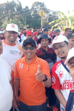 Jalan Sehat Harganas di Rumah Aspirasi Mas Yani Meriah, Bupati Harda Kiswaya Lepas 1.000 Peserta
